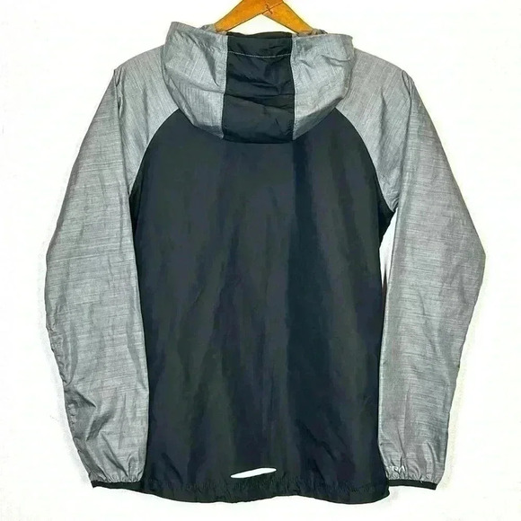Under Armour Light Fitted Rain Jacket Women's XS Shell Hike Back Pack Layer Walk - Picture 2 of 8
